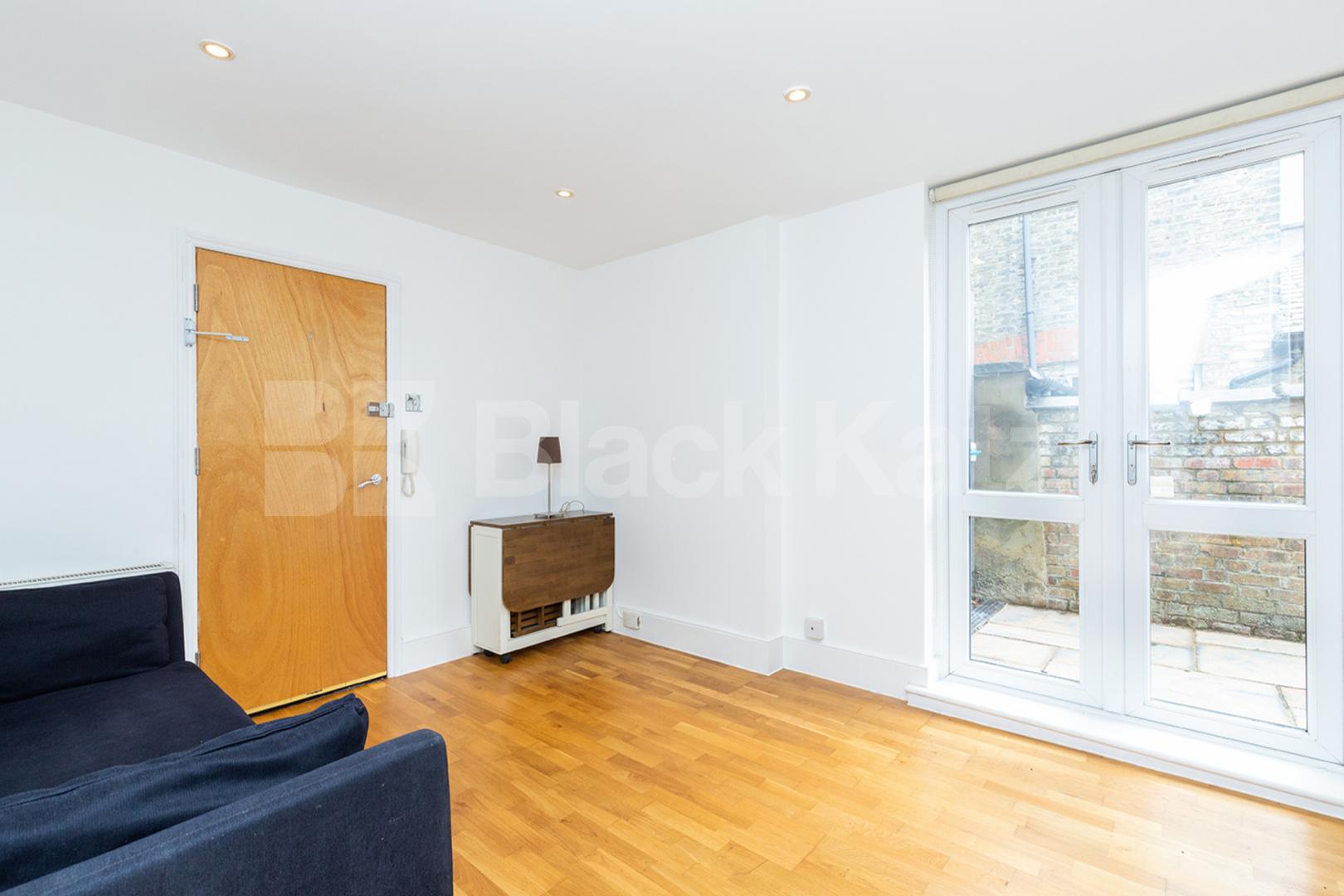 Minutes to a Zone 2 tube and the added benefit of a large private patio Highbury Park, Highbury
